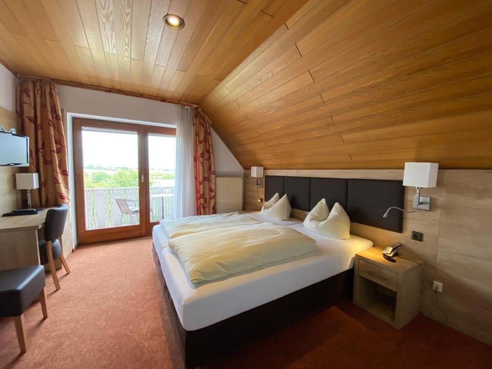 Premium bedding, in-room safe, desk, soundproofing