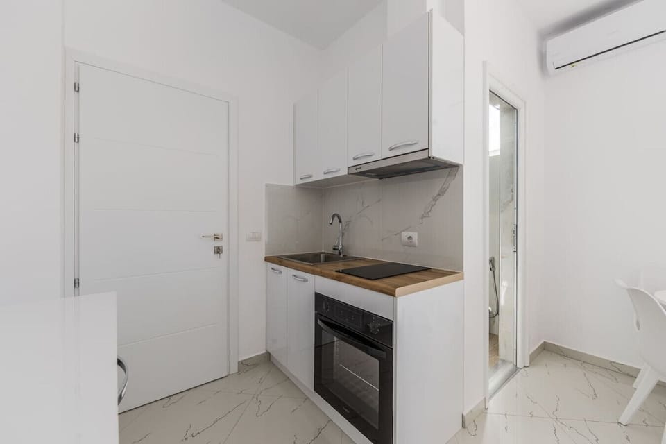 Fully-equipped kitchen