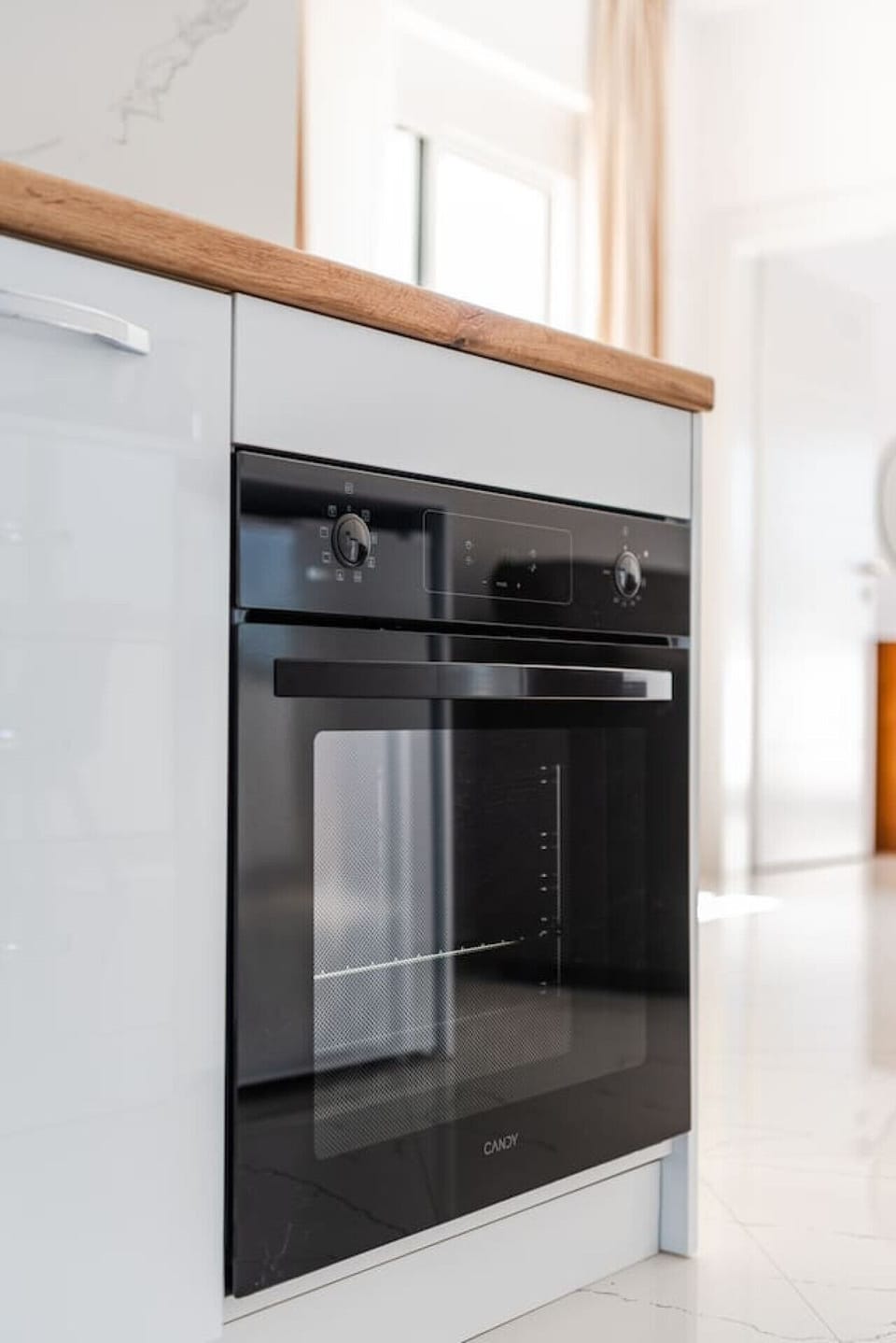 Fully-equipped kitchen details