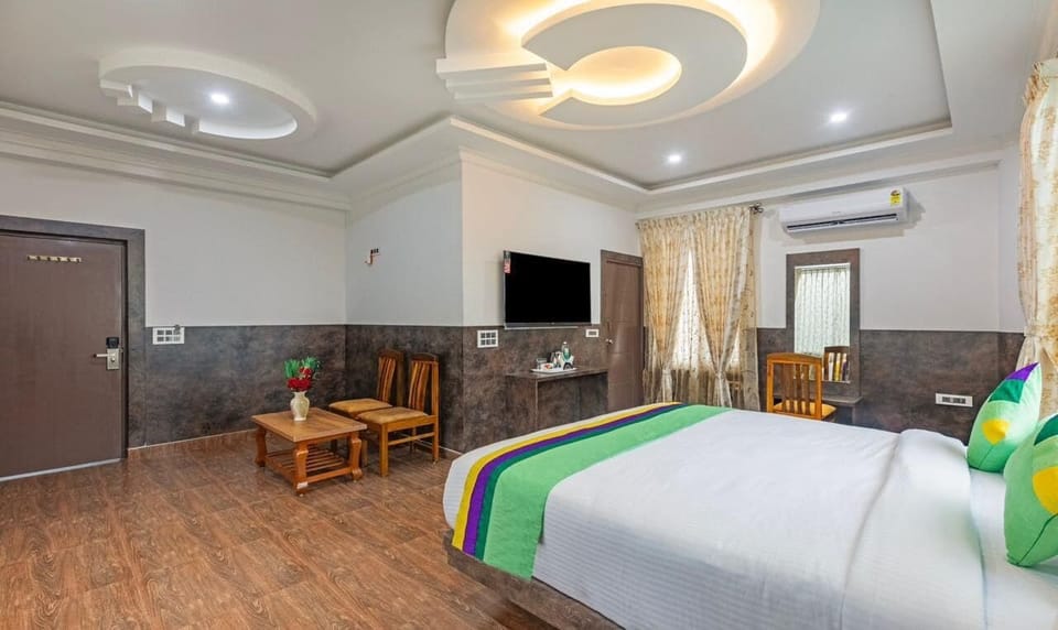 Executive Double Room | Desk, free WiFi