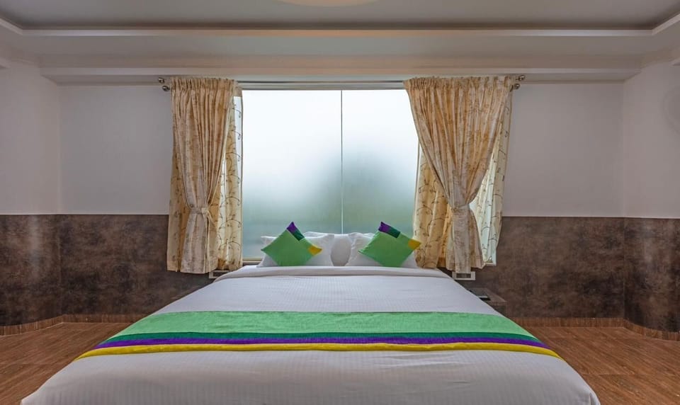Executive Double Room | Desk, free WiFi