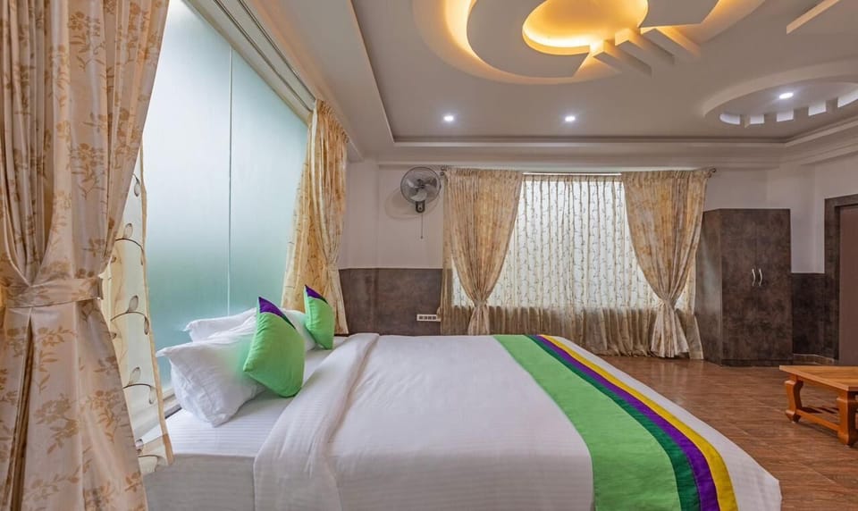 Executive Double Room | Desk, free WiFi