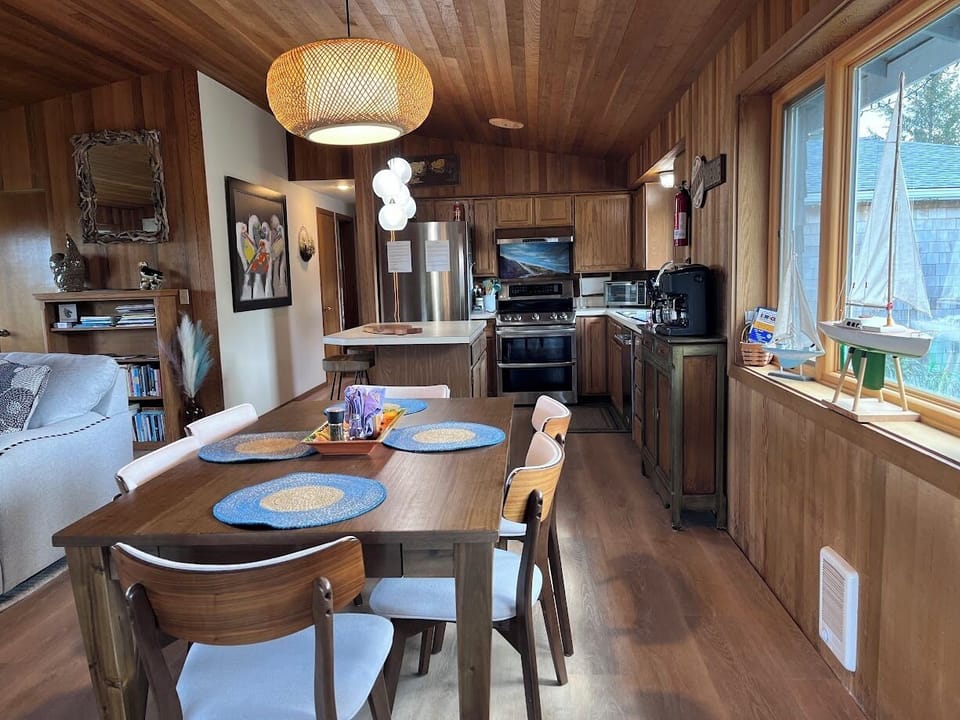Dining and kitchen. Table seats 6.  Tableware for 12. 