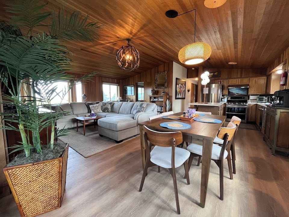 Dining and kitchen. Table seats 6.  Tableware for 12. 