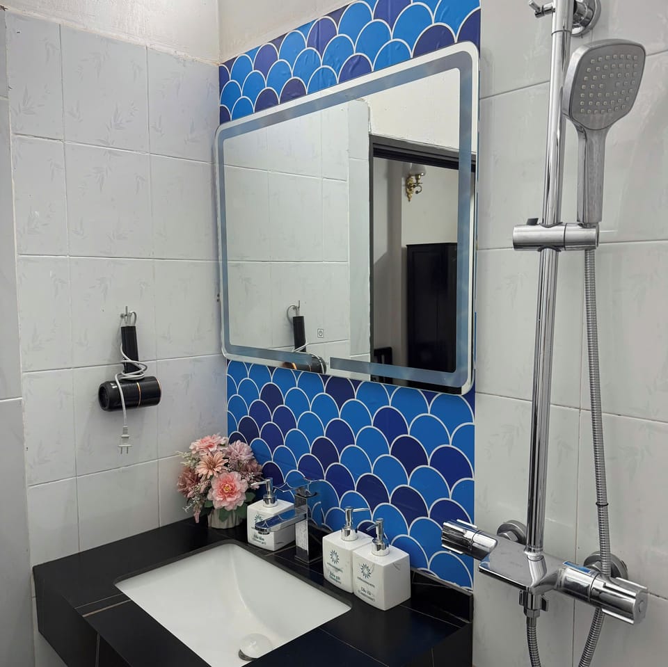 Superior Room, Multiple Beds, City View | Bathroom | Shower, rainfall showerhead, designer toiletries, hair dryer