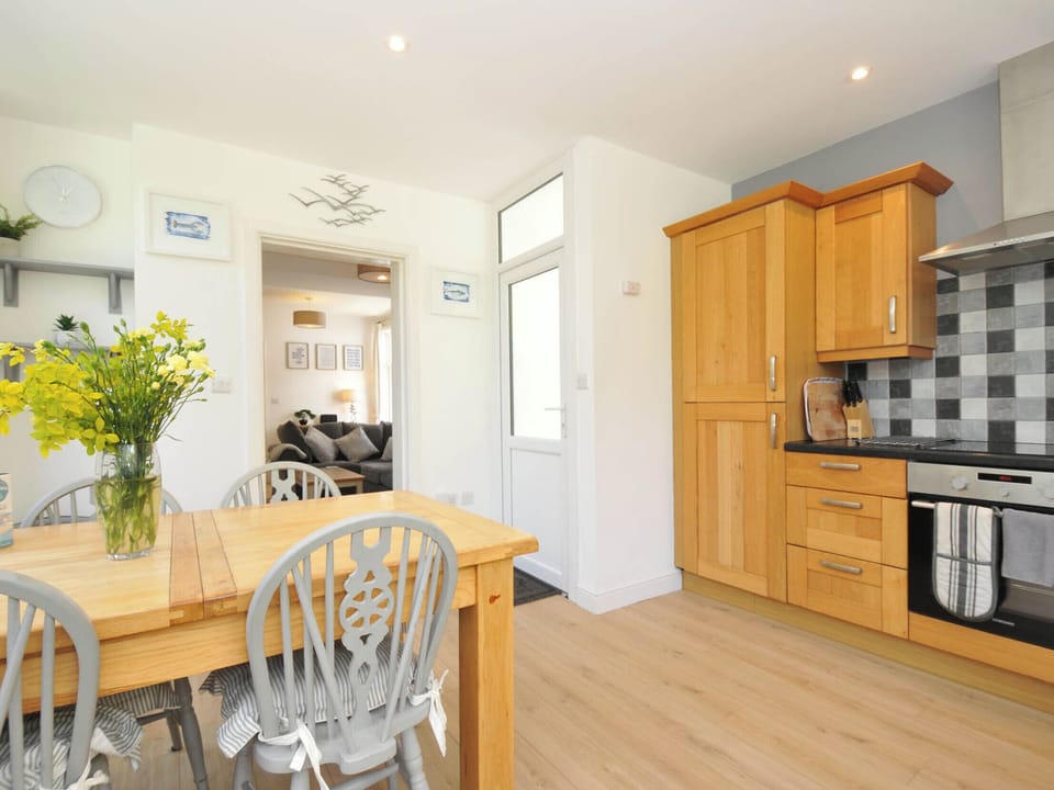 Cottage | Private kitchen | Fridge, microwave, dishwasher, toaster