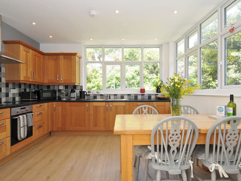 Cottage | Private kitchen | Fridge, microwave, dishwasher, toaster