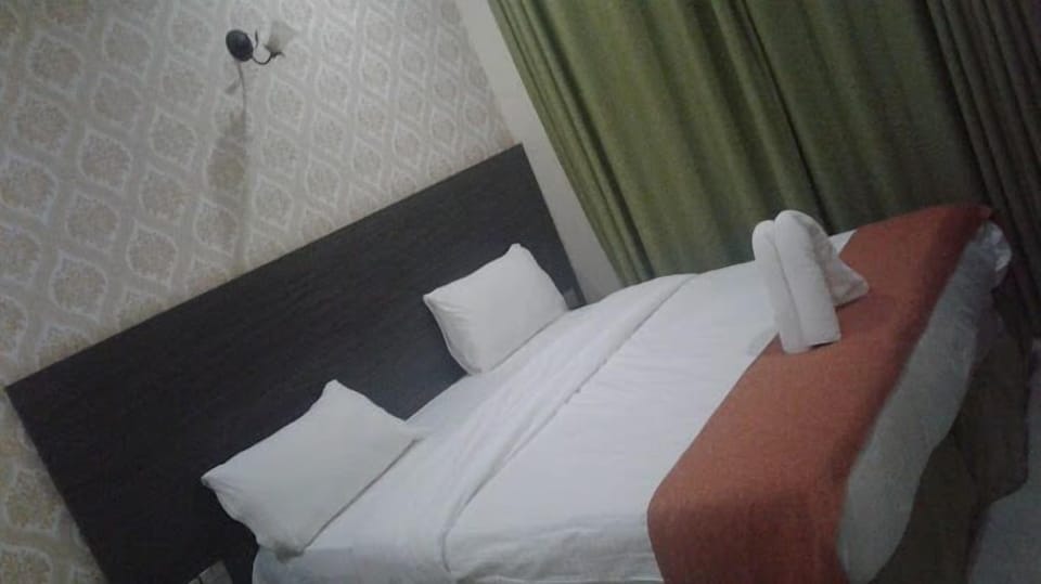 Free WiFi, bed sheets