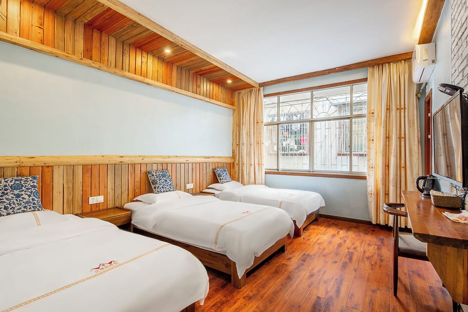 Comfort Triple Room, Multiple Beds, Non Smoking, Air conditioning | Blackout drapes, WiFi (free), individually decorated, bed sheets