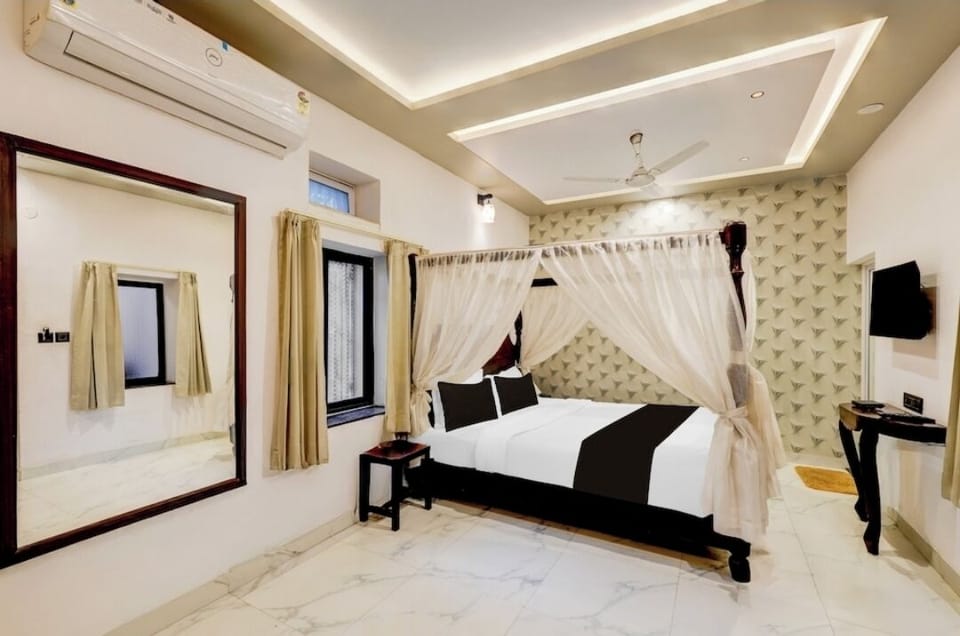 Luxury Room | Free WiFi, bed sheets