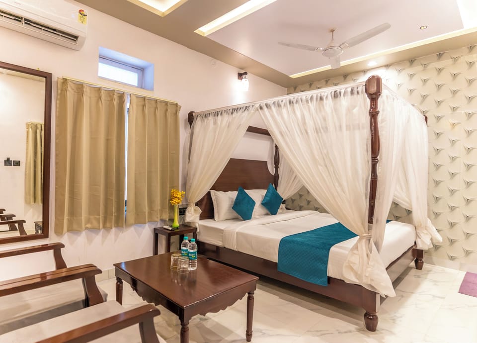 Luxury Room | Free WiFi, bed sheets