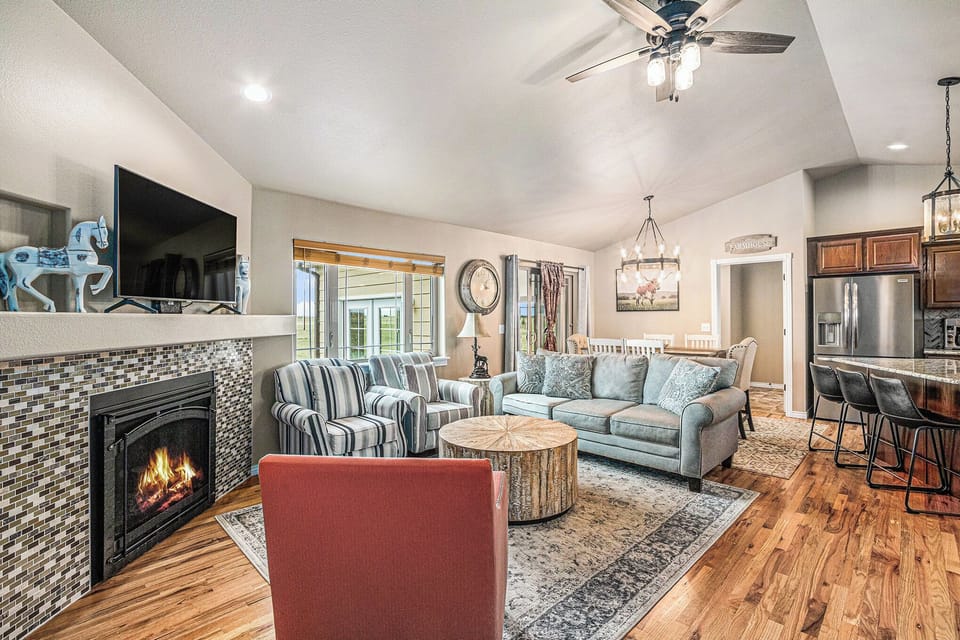- Relaxed living space with fireplace, large sectional, and stylish accents in warm, earthy tones
- Large windows offer views of the yard and let in plenty of daylight
- Ideal for family nights, casual hangouts, or quiet evenings indoors