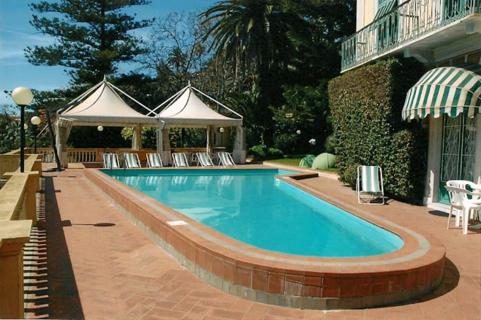 Holiday Home Swimming Pool