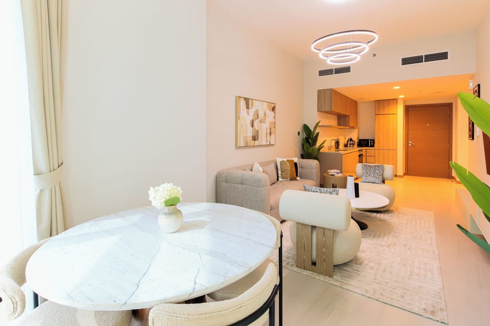 Apartment, Balcony, City View | In-room dining