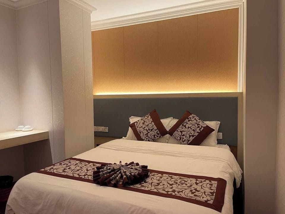 Standard Single Room, 1 Double Bed | In-room safe, desk, free WiFi
