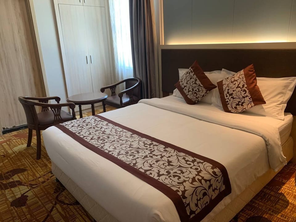 Deluxe Double Room, City View | In-room safe, desk, free WiFi