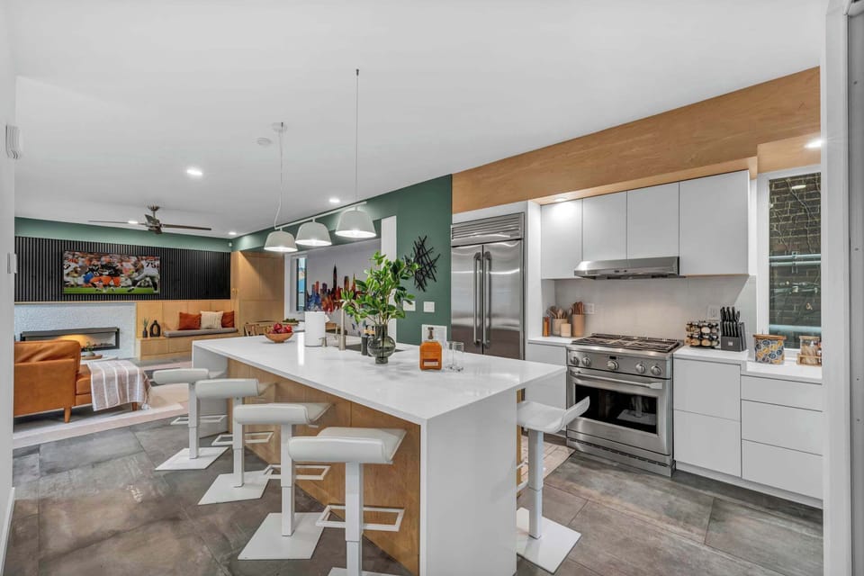 Luxury Living, Just for You! – Enjoy a fully equipped kitchen and inviting lounge space.