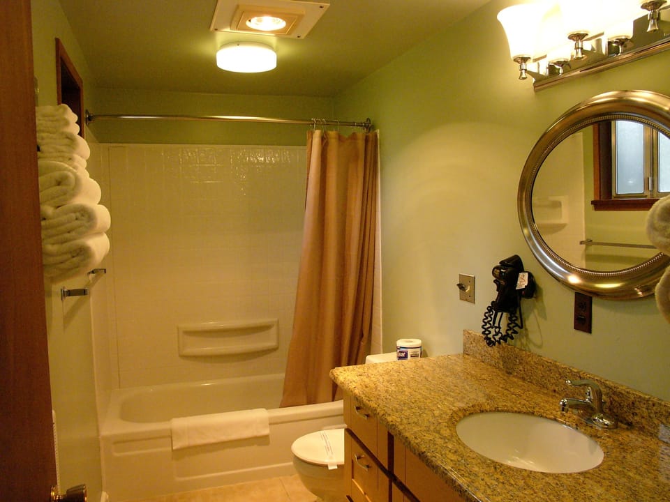 Bathroom | Free toiletries, hair dryer, towels