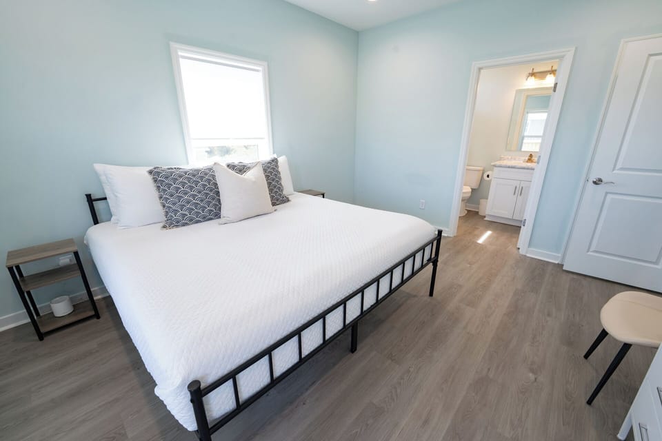 SW King Master bedroom w/ private bathroom and deck access