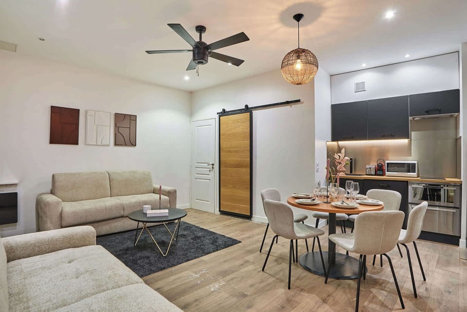 Salon avec 2 canapé lits