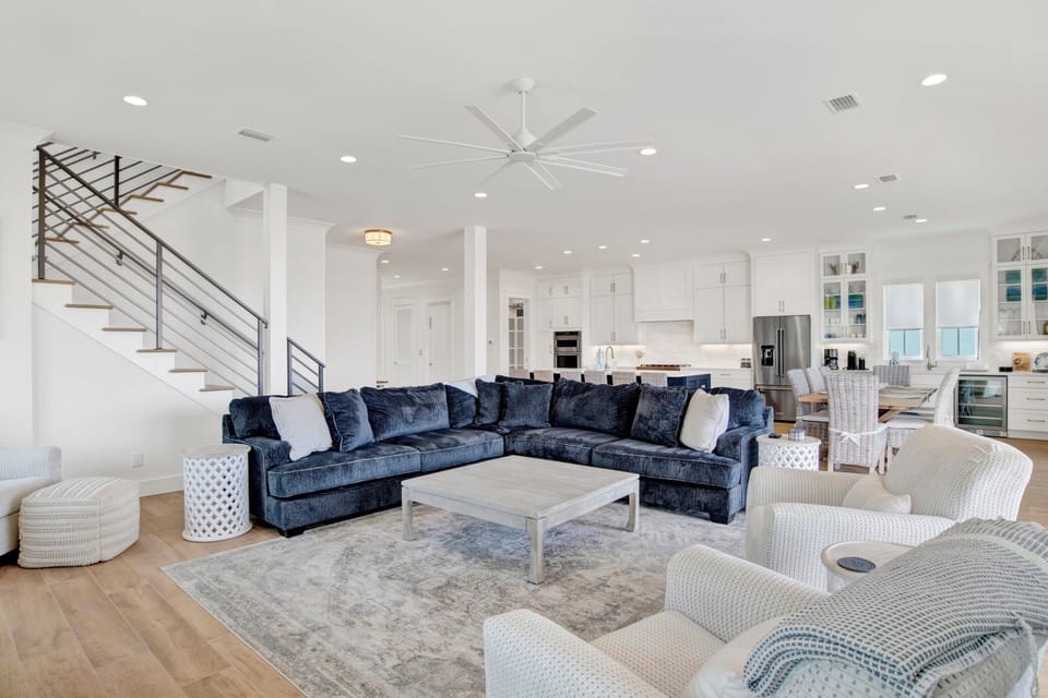 Sunset Dunes is a 6 bedroom, 5.5 bathroom home that can accomodate 14 guests