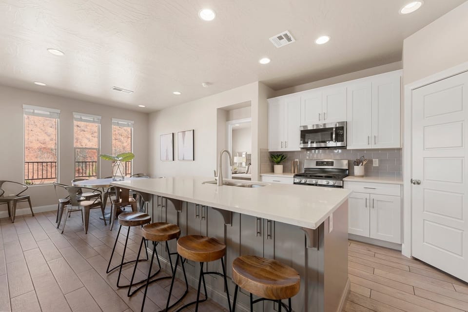 Townhome, 4 Bedrooms | Private kitchen | Coffee/tea maker, fridge, oven, toaster