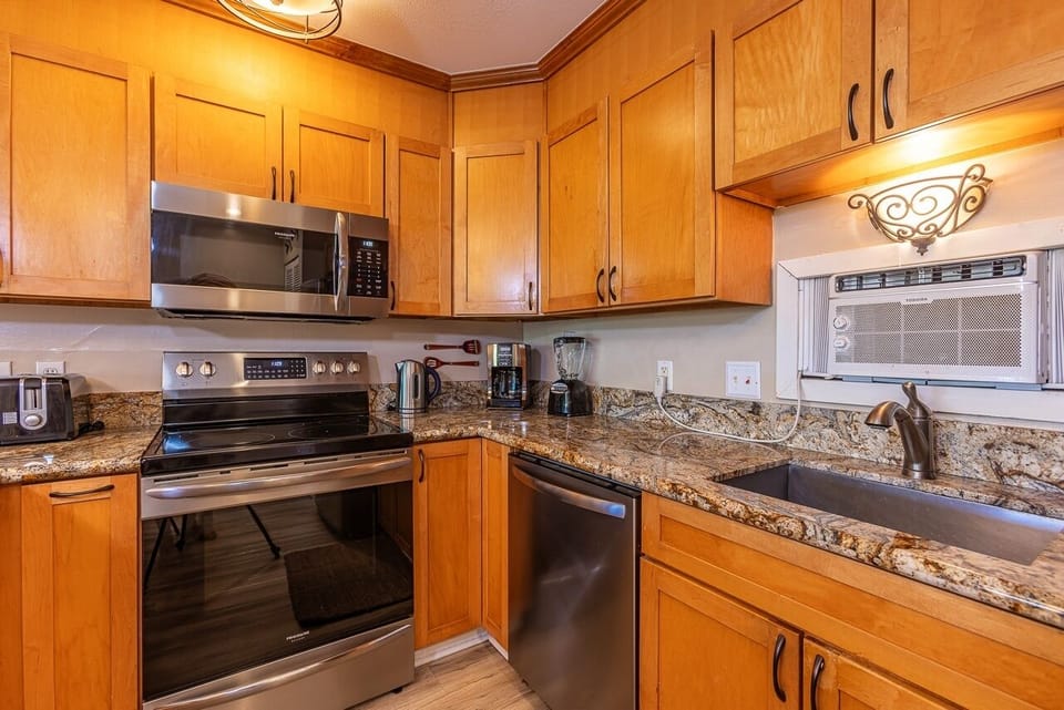 Condo, 1 Bedroom | Private kitchen | Coffee/tea maker, fridge, oven, toaster