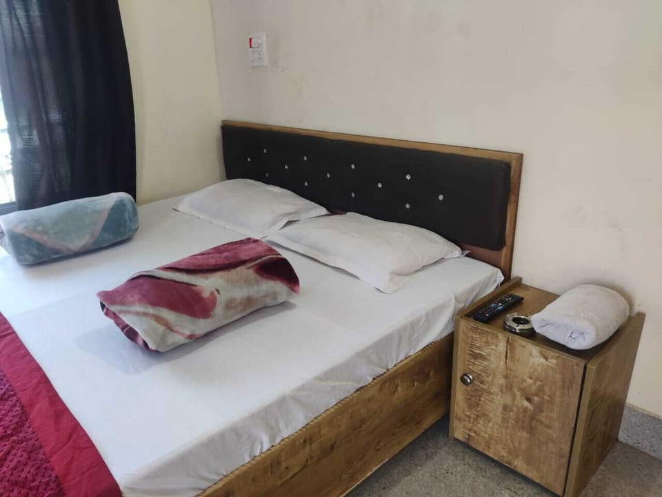 Standard Room, Non Smoking, Mountain View | Bed sheets