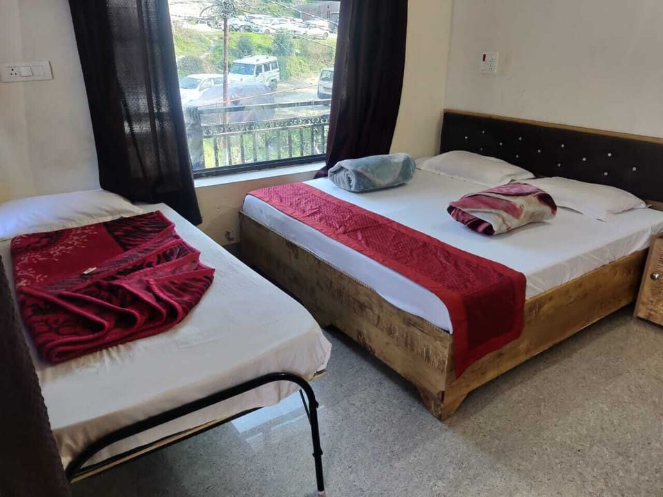 Triple Room, Non Smoking, Mountain View | Bed sheets