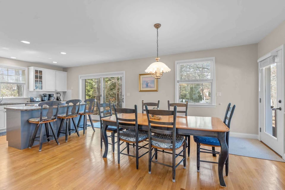 Make mealtime memories together at the dining table, seating 6