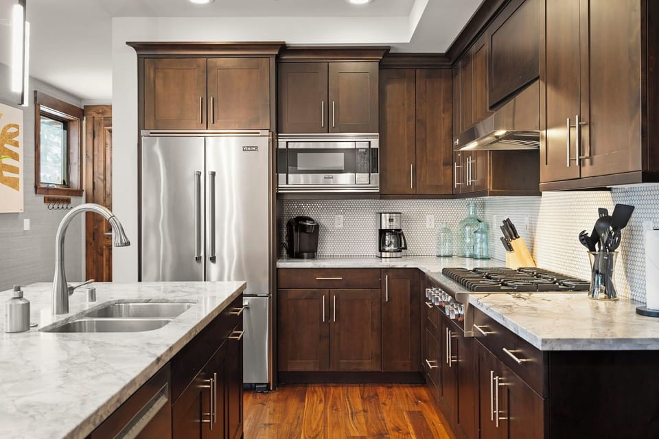 Large Kitchen Stellar's Nest