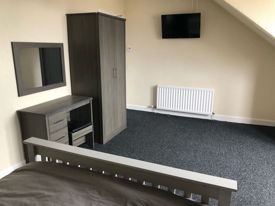 Double Room, City View | Desk, laptop workspace, free WiFi