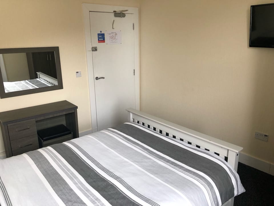 Double Room, City View | Desk, laptop workspace, free WiFi