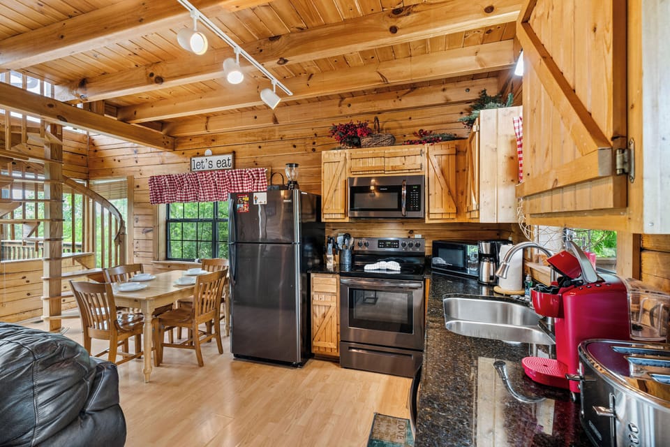 Kitchen/Dining Area