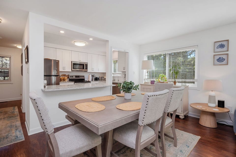 Dining Area - Southwest