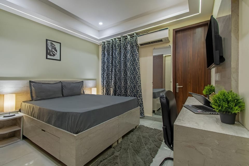Comfort Double Room, Balcony, City View | Desk, laptop workspace, blackout drapes, rollaway beds