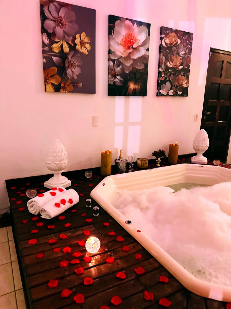 Family Room | Jetted tub