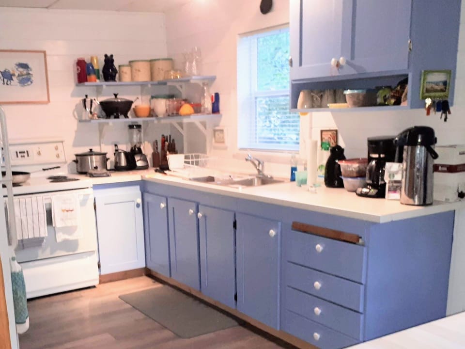 Updated kitchen with most items you need to prepare your meals.