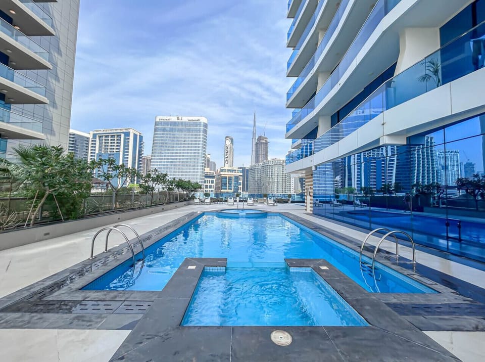 A refreshing pool with a relaxing atmosphere, perfect for unwinding and enjoying the day.