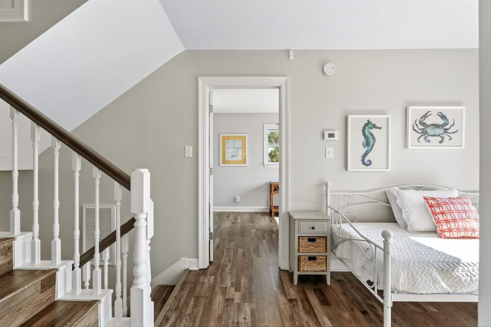Middle Floor Landing