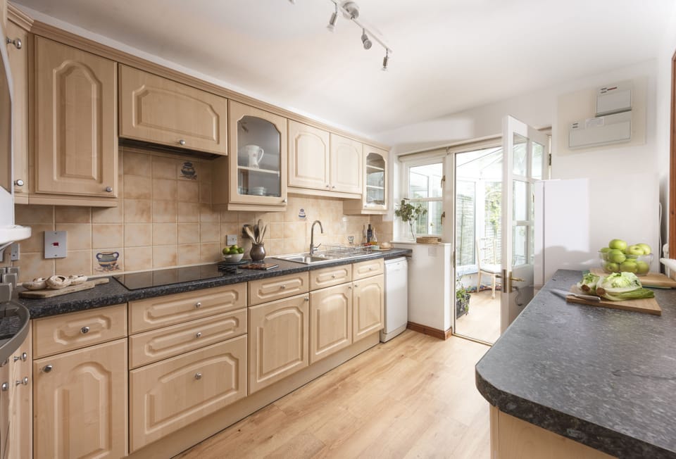 3 Menague, Rock. Ground floor: Kitchen with an electric oven and hob, microwave, dishwasher, fridge/freezer and washing machine