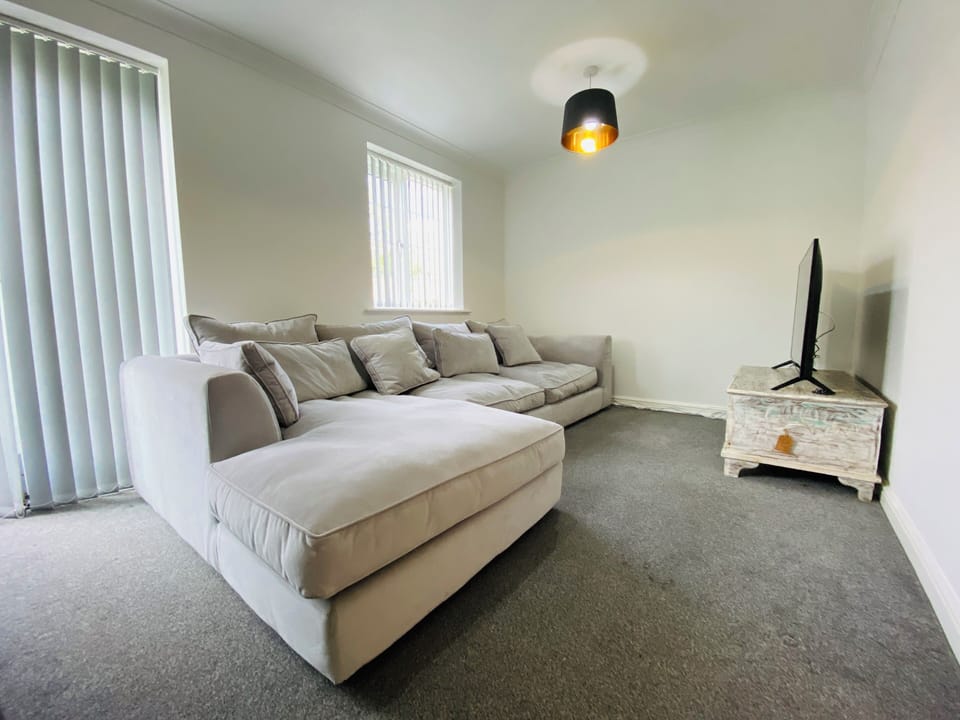 House, Non Smoking, Garden View | Living area | Flat-screen TV