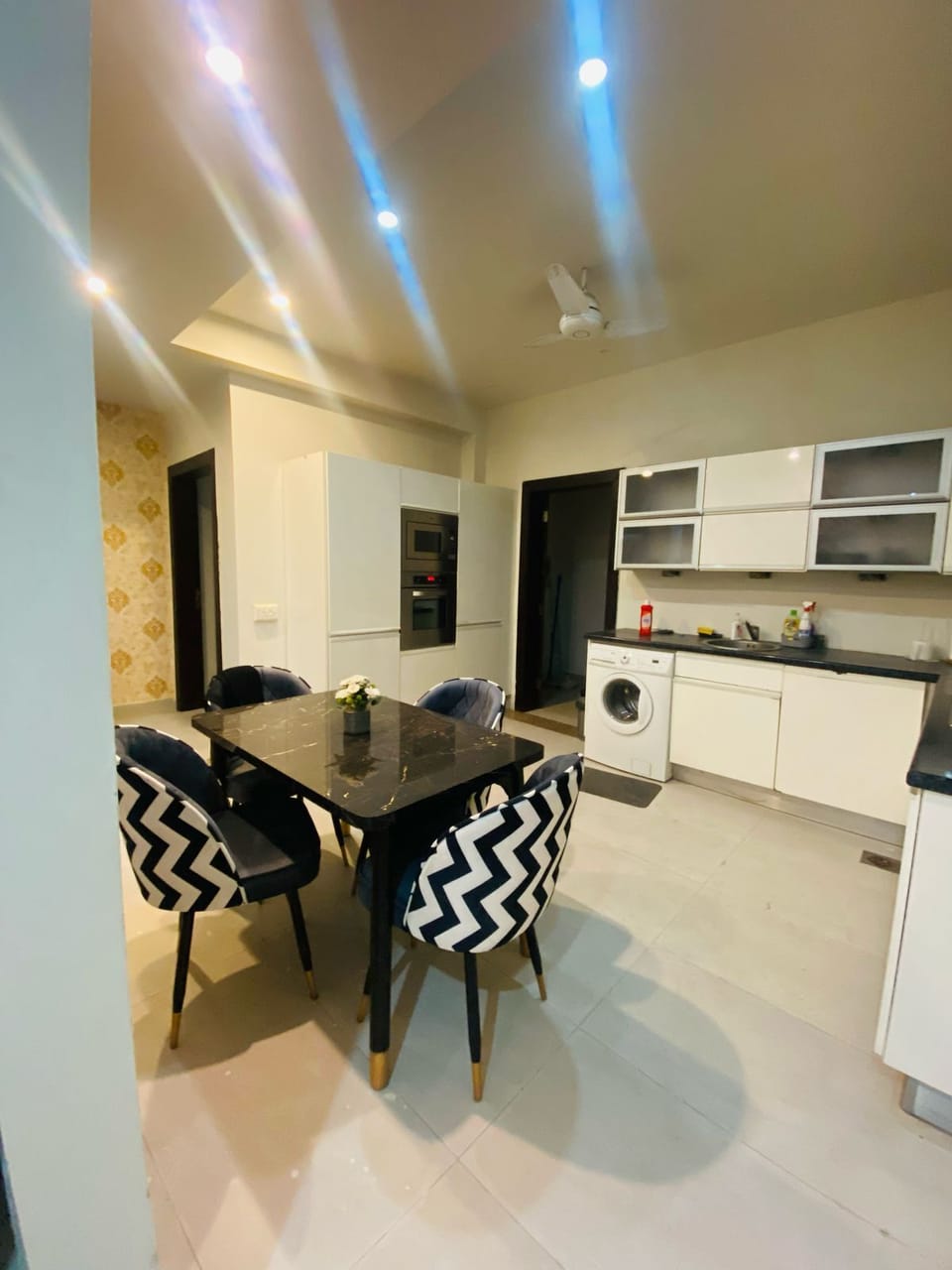 Superior Apartment, Balcony, Garden View | In-room dining