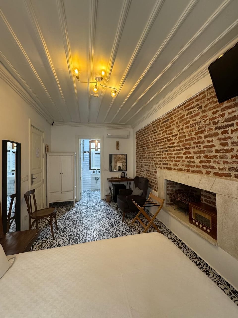 Deluxe Double Room, 1 Queen Bed, City View | WiFi (free)