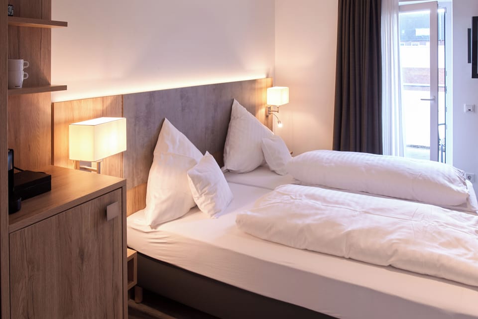 Comfort Double Room | Desk, soundproofing, free WiFi