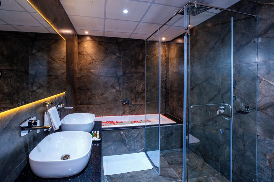 Family Suite, City View | Bathroom | Shower, hair dryer, slippers, towels