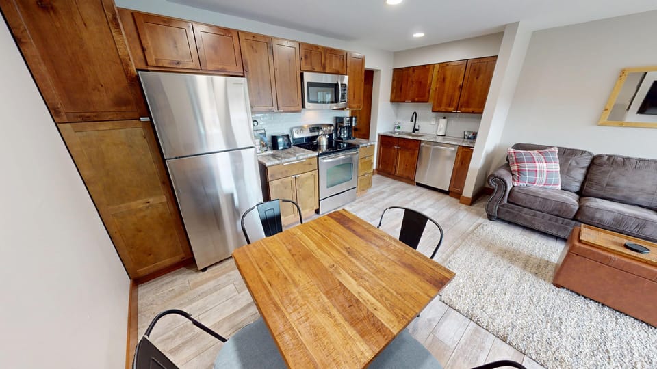 Fully Equipped Kitchen, Table for 4 - Fully Equipped Kitchen, Table for 4
