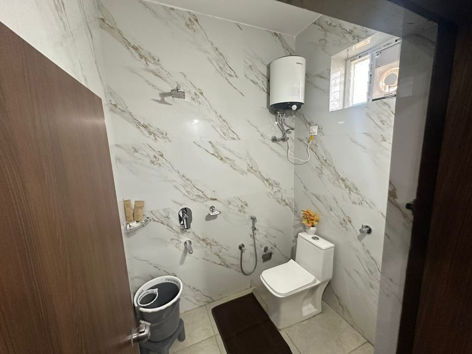 Superior Double Room, City View | Bathroom | Shower, free toiletries, hair dryer, slippers