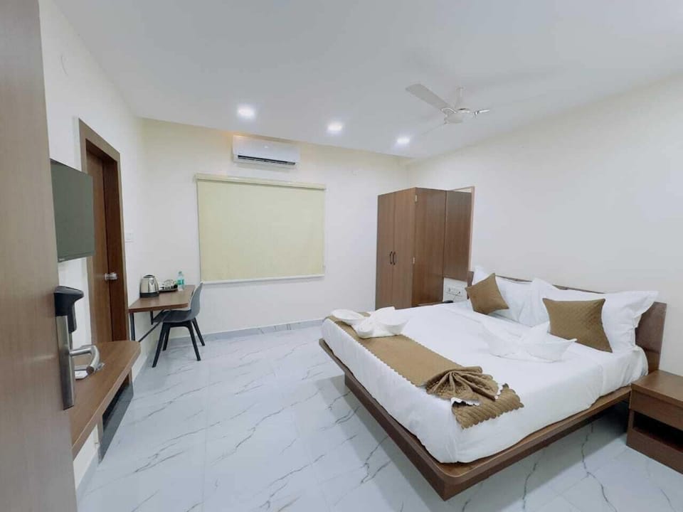 Select Comfort beds, in-room safe, desk, laptop workspace
