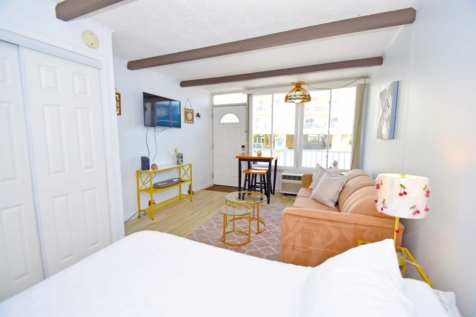 Studio, 1 Bedroom | 1 bedroom, iron/ironing board, free WiFi